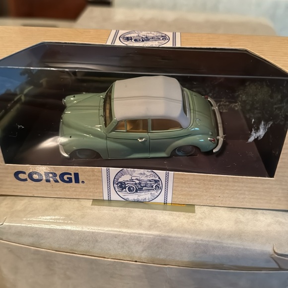 CORGI SET OF TWO MORRIS MINOR CONVERTIBLES…NEW IN BOXES…WELL MADE!!! - Picture 4 of 6